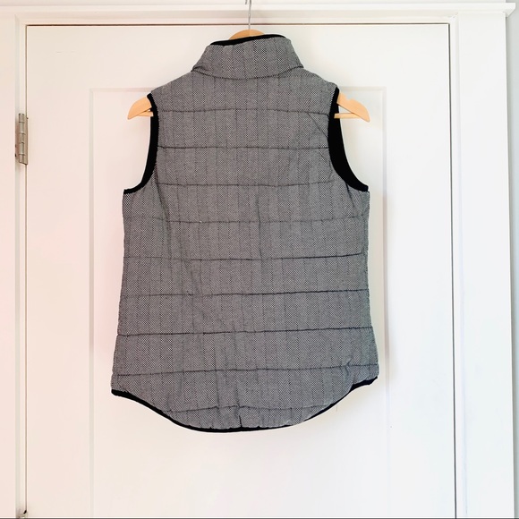 Sold ❤️Black & white heather zipup thick vest w/ pockets - Picture 6 of 6